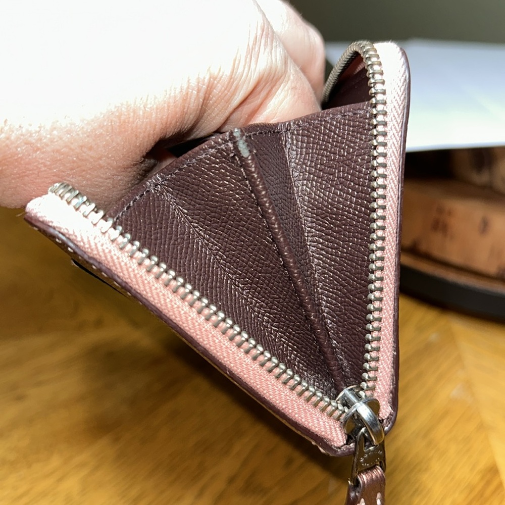 *RARE COLOR* COACH Accordion Crossgrain Leather Zip Wallet - Picture 14 of 14